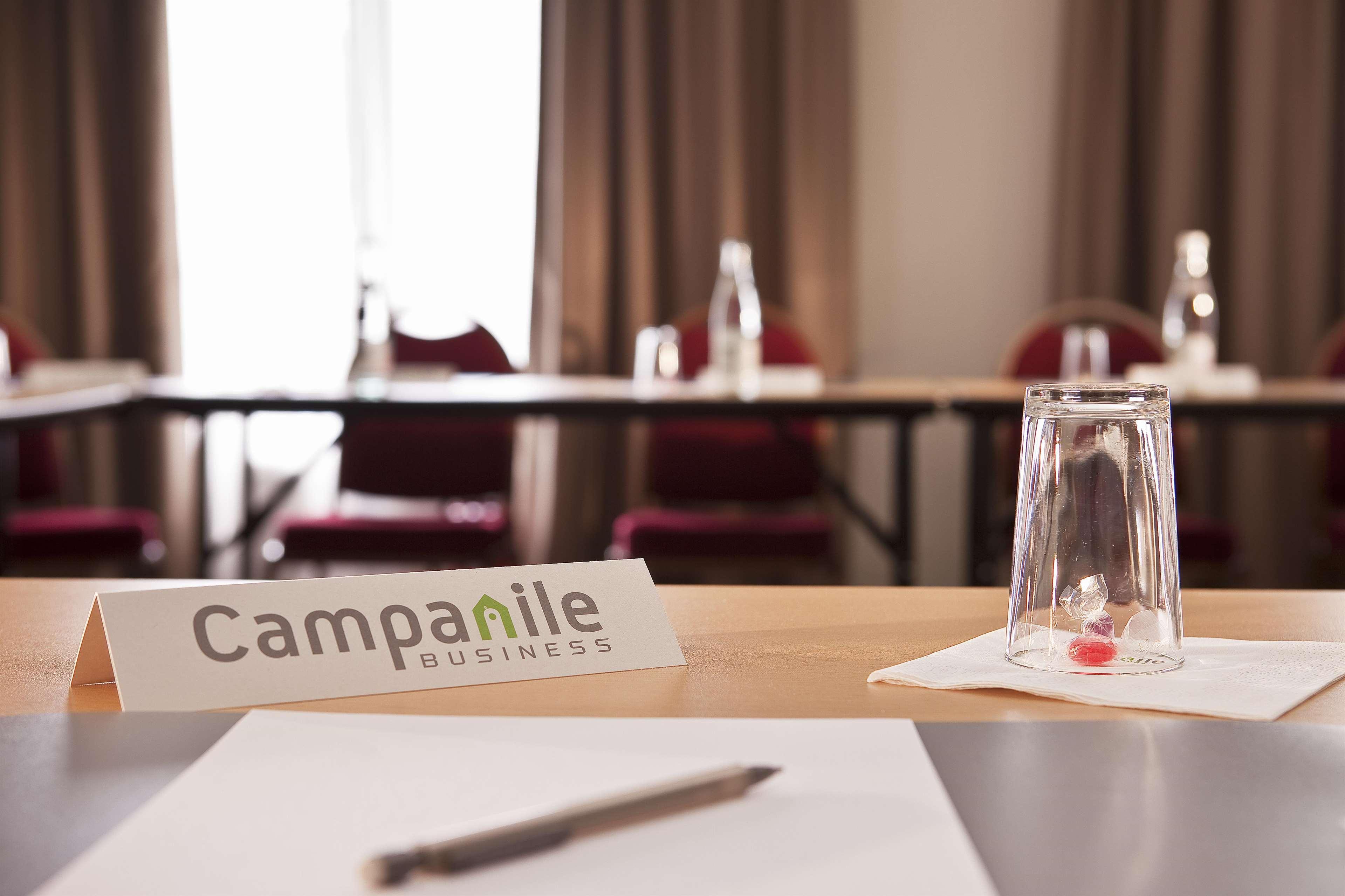 Отель Campanile Epone Экстерьер фото